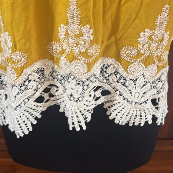 Sleeveless Embroidered Tank Top - Picture 2 of 5